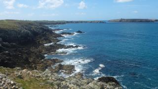 © Vuldendive/https://fr.wikipedia.org/wiki/Fichier:Baie_de_Calgrac'h,_Ouessant.JPG