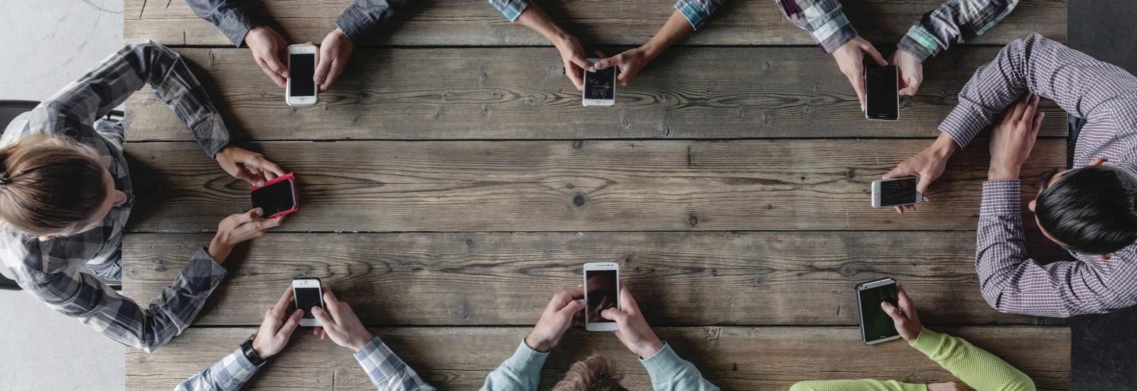 ©alotofpeople Le smartphone révolutionne le marché des services, notamment à l’échelle locale.