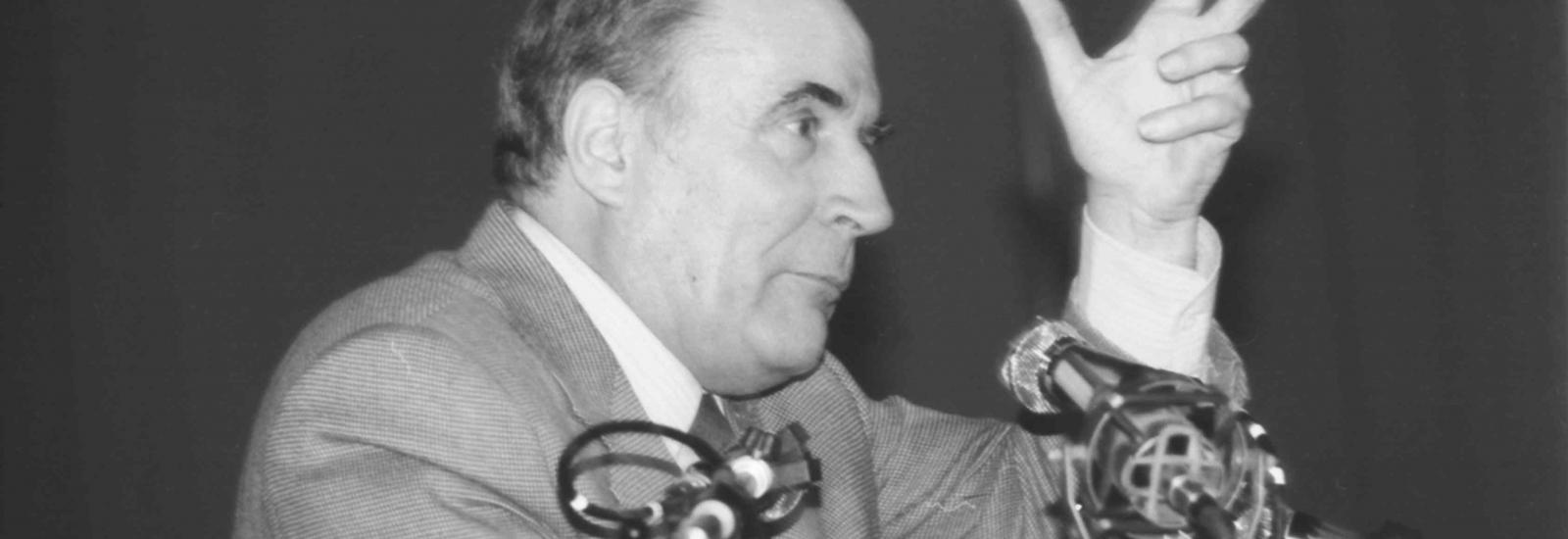 © Jacques PAILLETTE/https://commons.wikimedia.org/wiki/File:Meeting_Fran%C3%A7ois_MITTERRAND_Caen_1981.jpg © Jacques PAILLETTE/https://commons.wikimedia.org/wiki/File:Meeting_Fran%C3%A7ois_MITTERRAND_Caen_1981.jpg